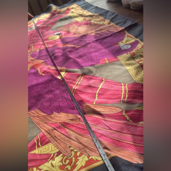 Rare Vintage Salvatore Ferragamo Silk Scarf, Parrot 🦜 Tropical Bird Theme - Picture 5 of 10
